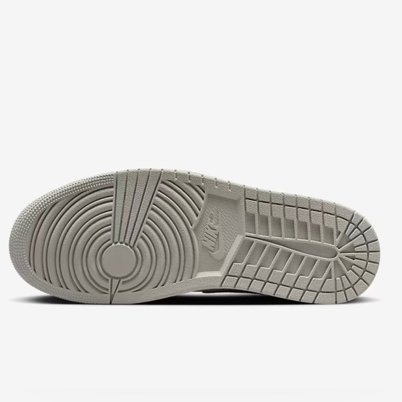 Nike Air Jordan 1 Retro High OG “White Cement” aka “Elephant Print” sneakers - Picture 6 of 12